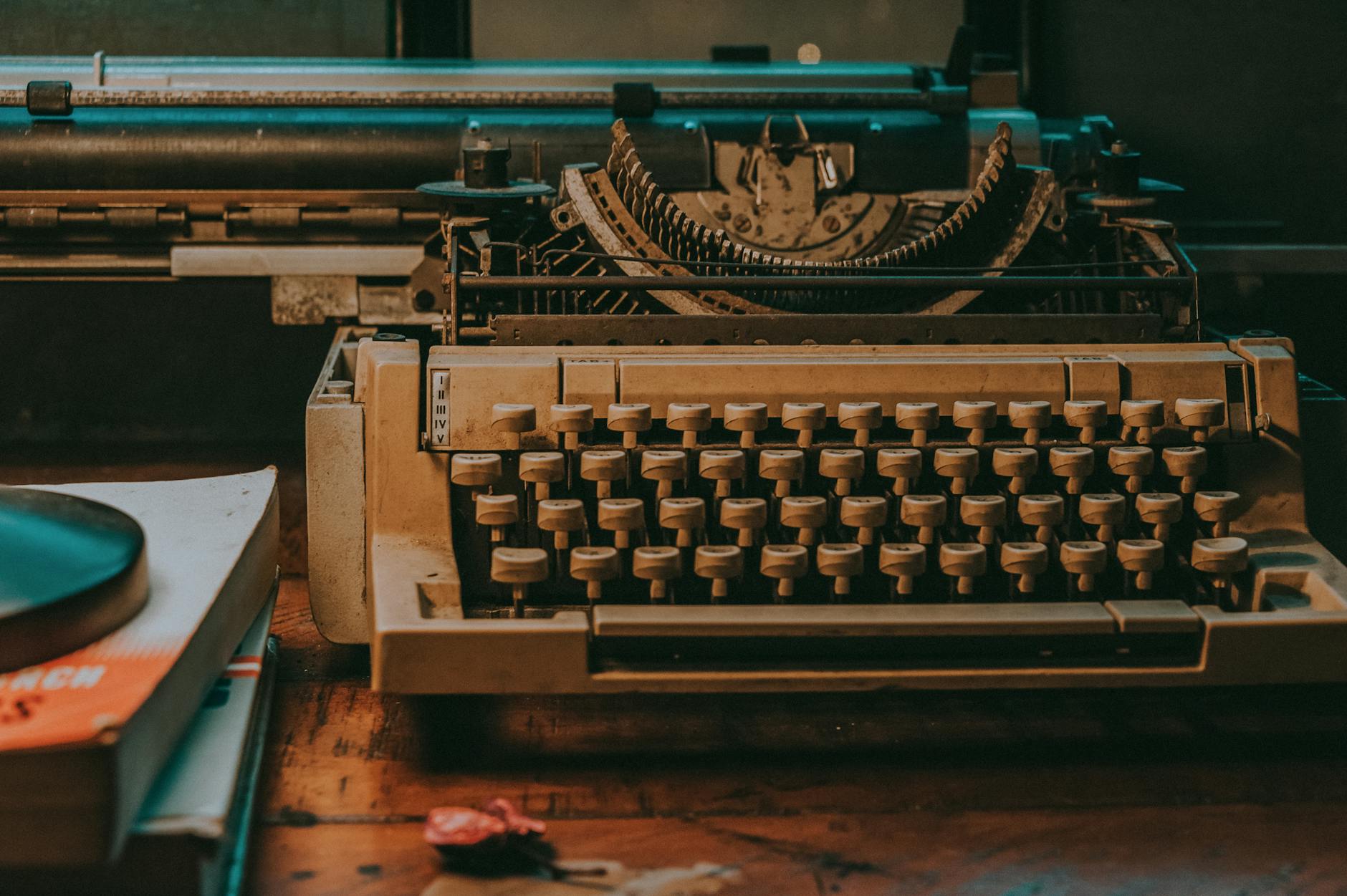 close up photo of vintage typewriter